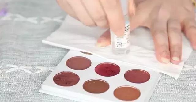 眼影盘碎了可以怎么玩,如何拯救碎了的眼影盘