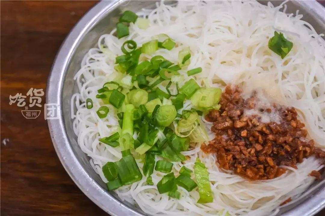 这家店的老板心太坏，放这么多料，是存心为难我胖虎？