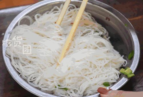 这家店的老板心太坏，放这么多料，是存心为难我胖虎？