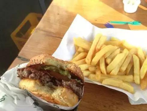 汉堡包和肉夹馍哪个更健康,汉堡包不就是中国的肉夹馍吗