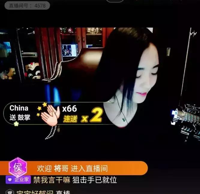 主播小小呵痛哭宣布退网，小星星空降直播间，表态：到此为止！