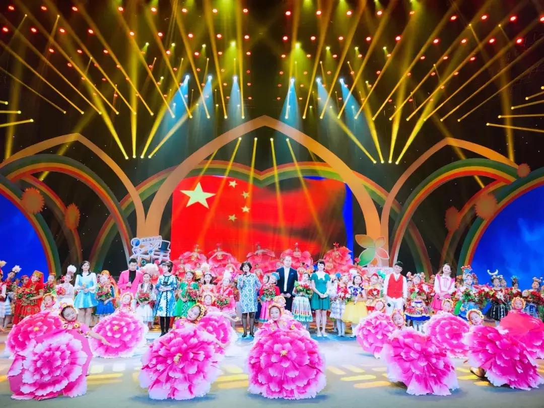 少儿频道大手牵小手新疆,央视少儿小手牵大手