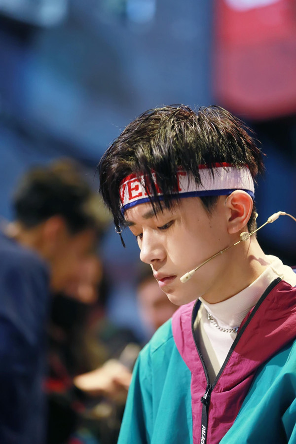 七岁小孩跳街舞很酷的感觉 (小孩喜欢跳的街舞又简单又好玩)