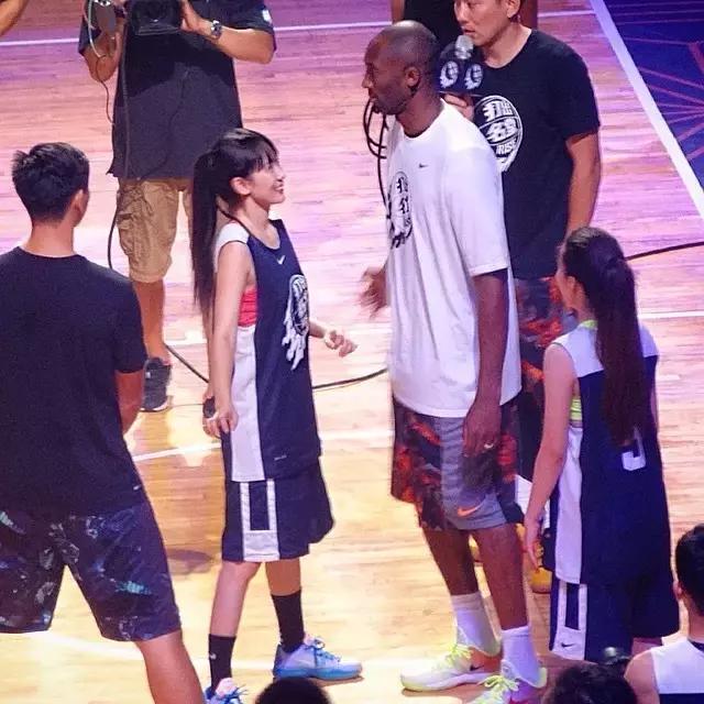 大胸长腿看够了没！今天换个篮球妹子你喜欢吗？