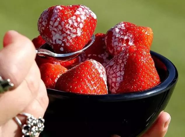 陈冠希吃的苹果,陈冠希吃的白草莓什么品种