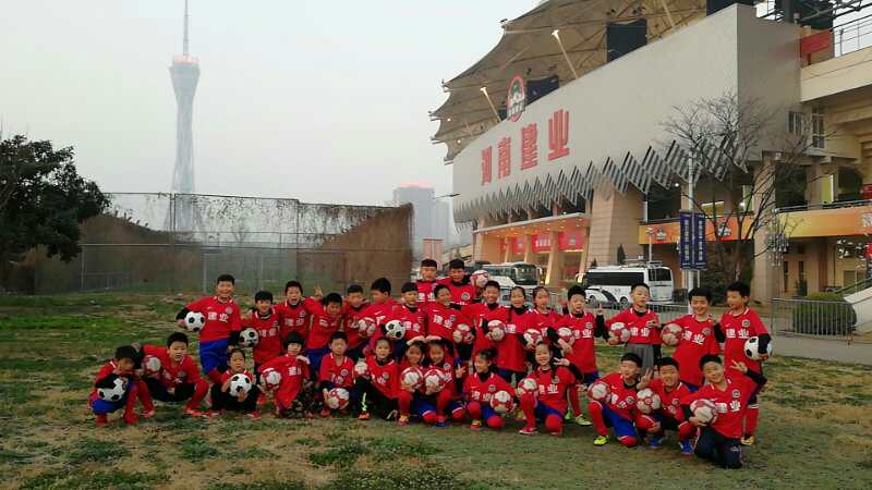 苏屯小学幼狼足球队——从破旧操场到“魔鬼主场”
