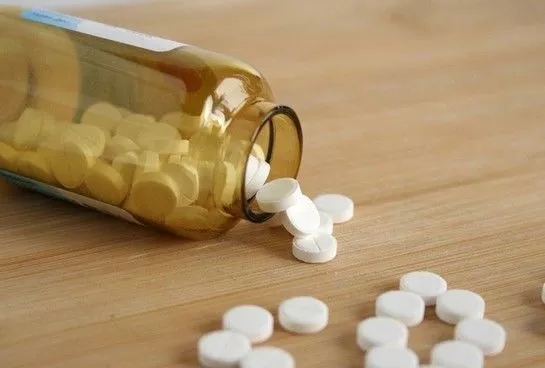 小腿肌肉拉伤症状图片,小腿肌肉拉伤怎么按摩