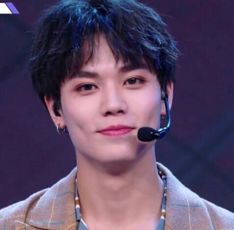 《偶像练习生》男生眼影眼线满天飞，网友喊话出化妆教程