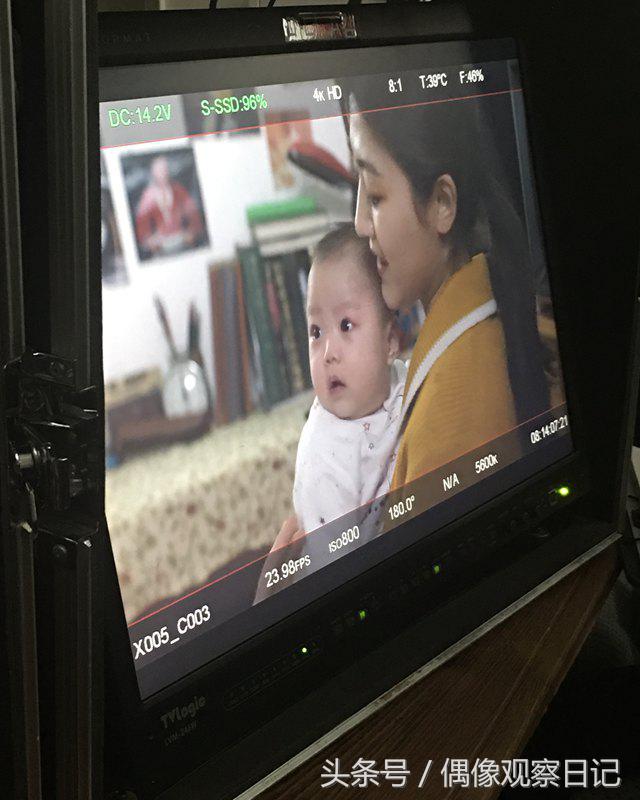 没台词却超抢眼，明星抢着跟她合照！超萌婴儿演员萌翻众人！