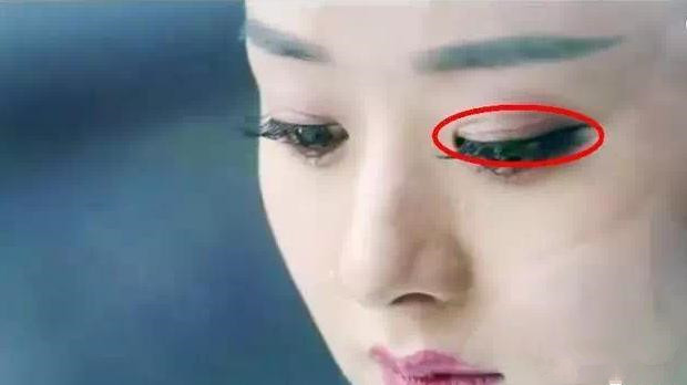 李小璐双眼皮褶,被美颜坑惨的明星