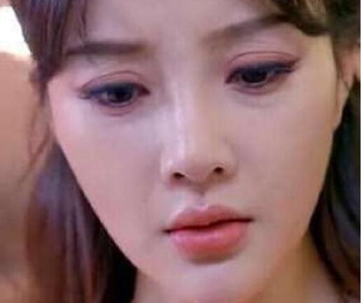 李小璐双眼皮褶,被美颜坑惨的明星