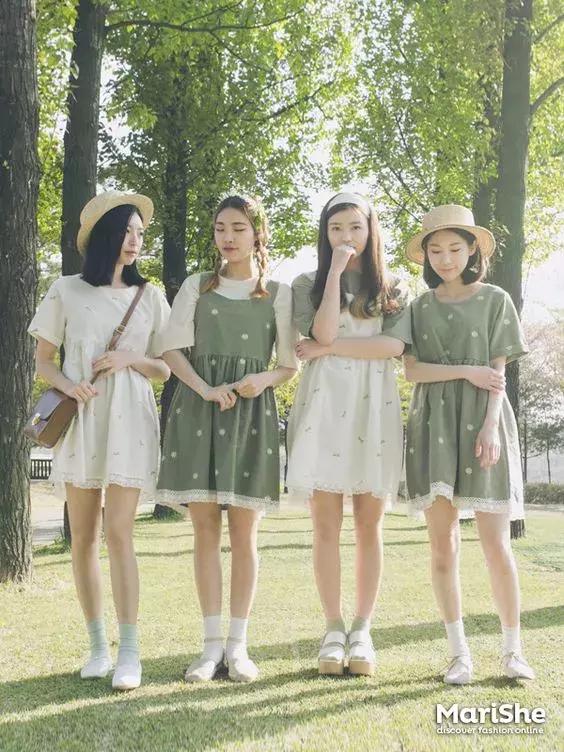 流行的集体拍照姿势,流行照片怎么拍