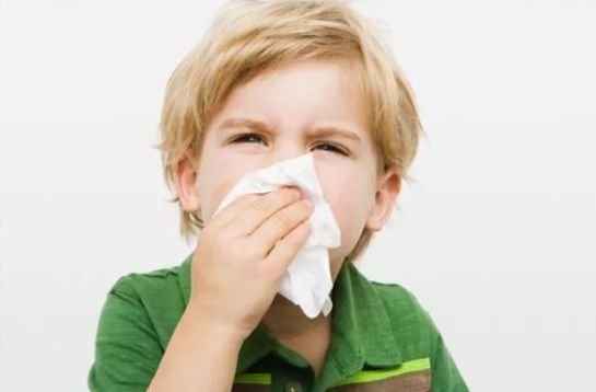 流清涕鼻塞打喷嚏眼睛睁不开,宝宝鼻塞打喷嚏流清涕