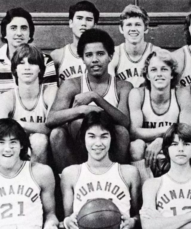 站着的霍金的照片,希拉里和霍金