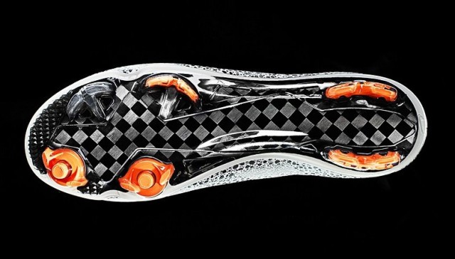 c罗足球鞋耐克无鞋带,c罗出道第一球