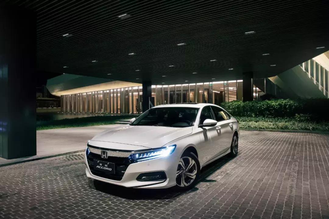 新雅阁2022款对比十代雅阁,新雅阁2022款对比十代雅阁颜值