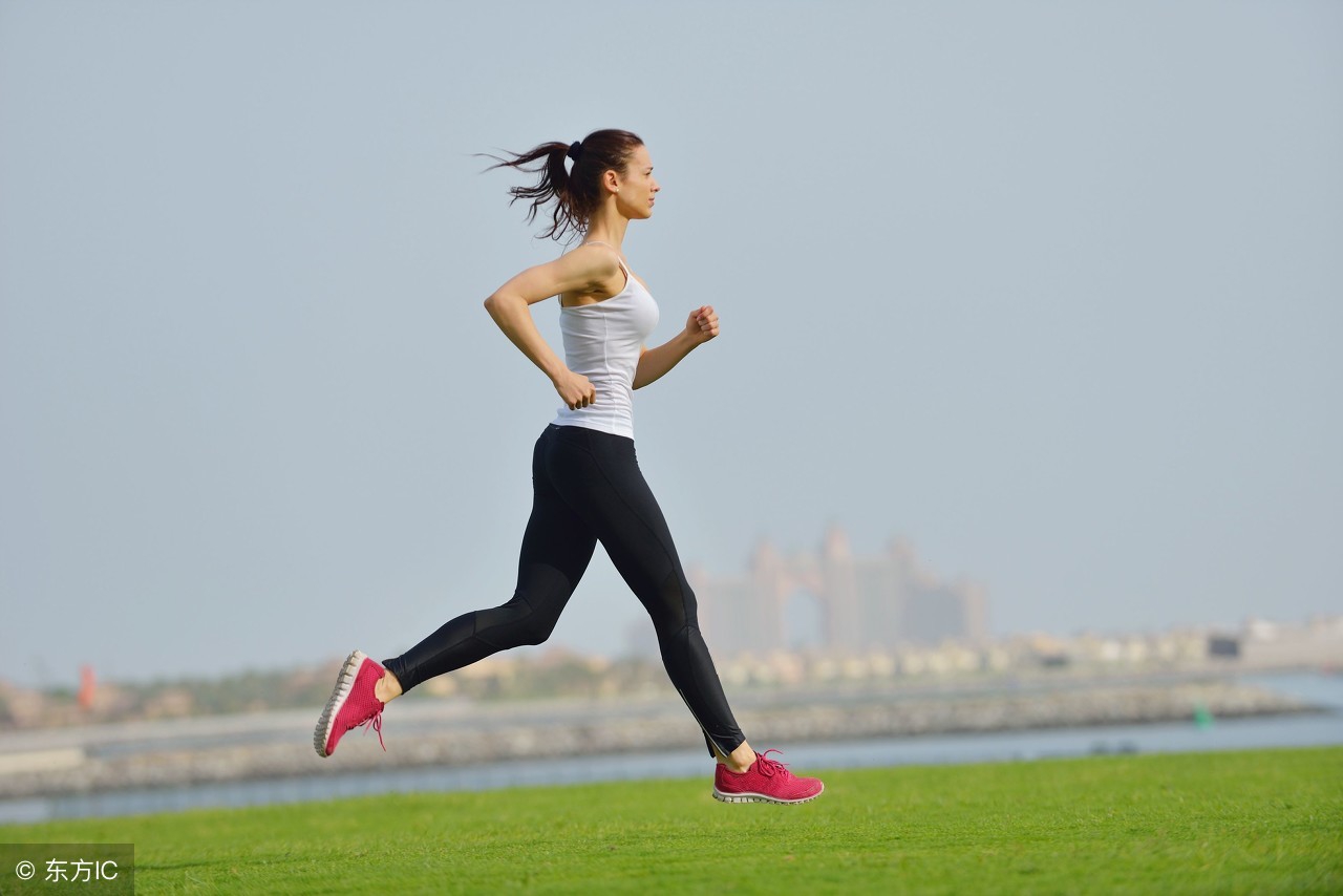 跑步引起胃疼怎么缓解,跑步时子宫右侧疼是怎么回事