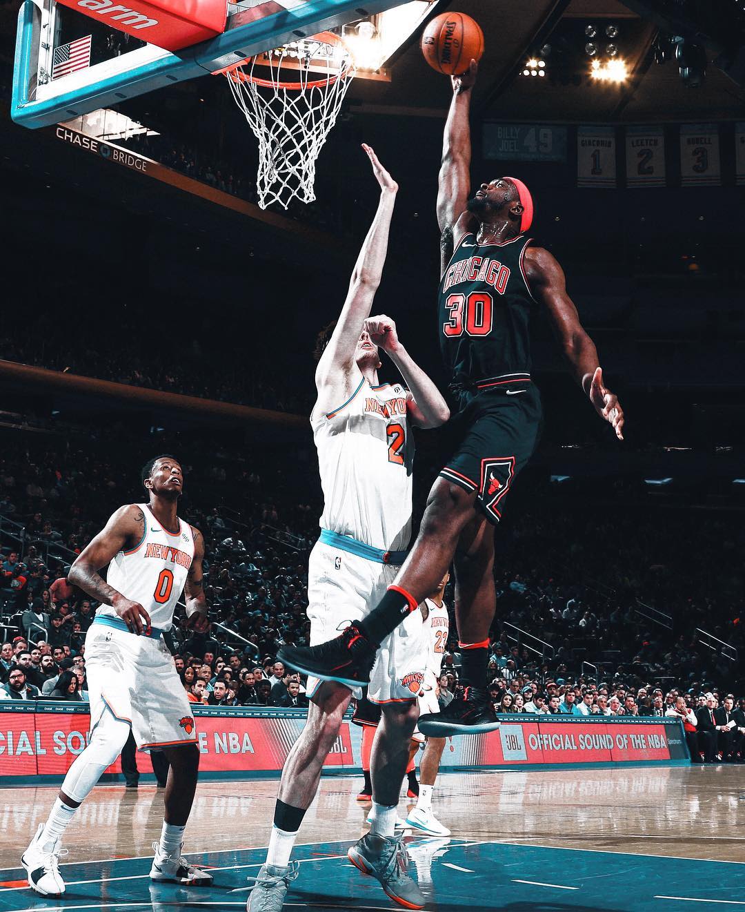 “师弟”让这双鞋在赛场上寿终正寝！IT穿这双鞋说出了湖人总…！