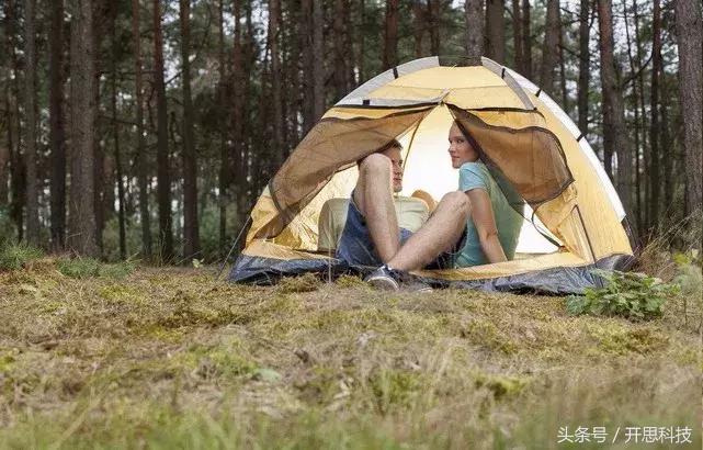 万千男人都想睡ta，去野外一定很爽。。。