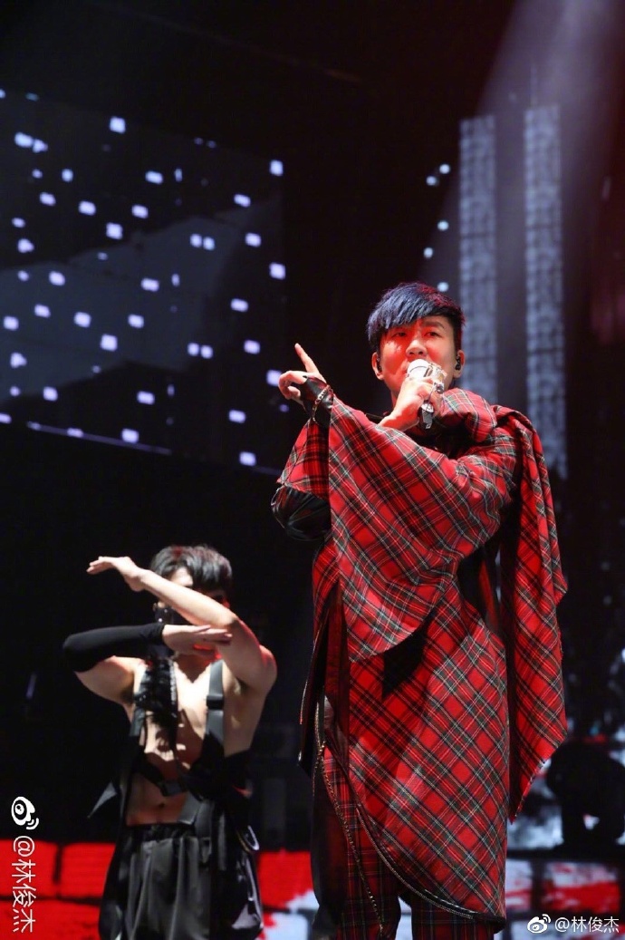 有谁质疑他的唱功好,平民的唱功