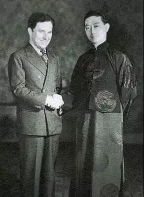 罕见的李嘉诚、20岁的屠呦呦、没长高的姚明，这是最珍贵的照片