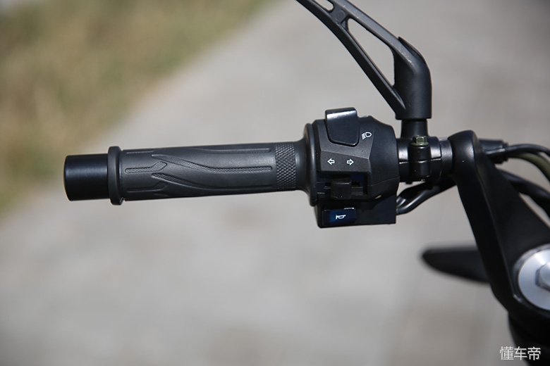 新感觉双缸250百公里加速,加速2秒左右的摩托车