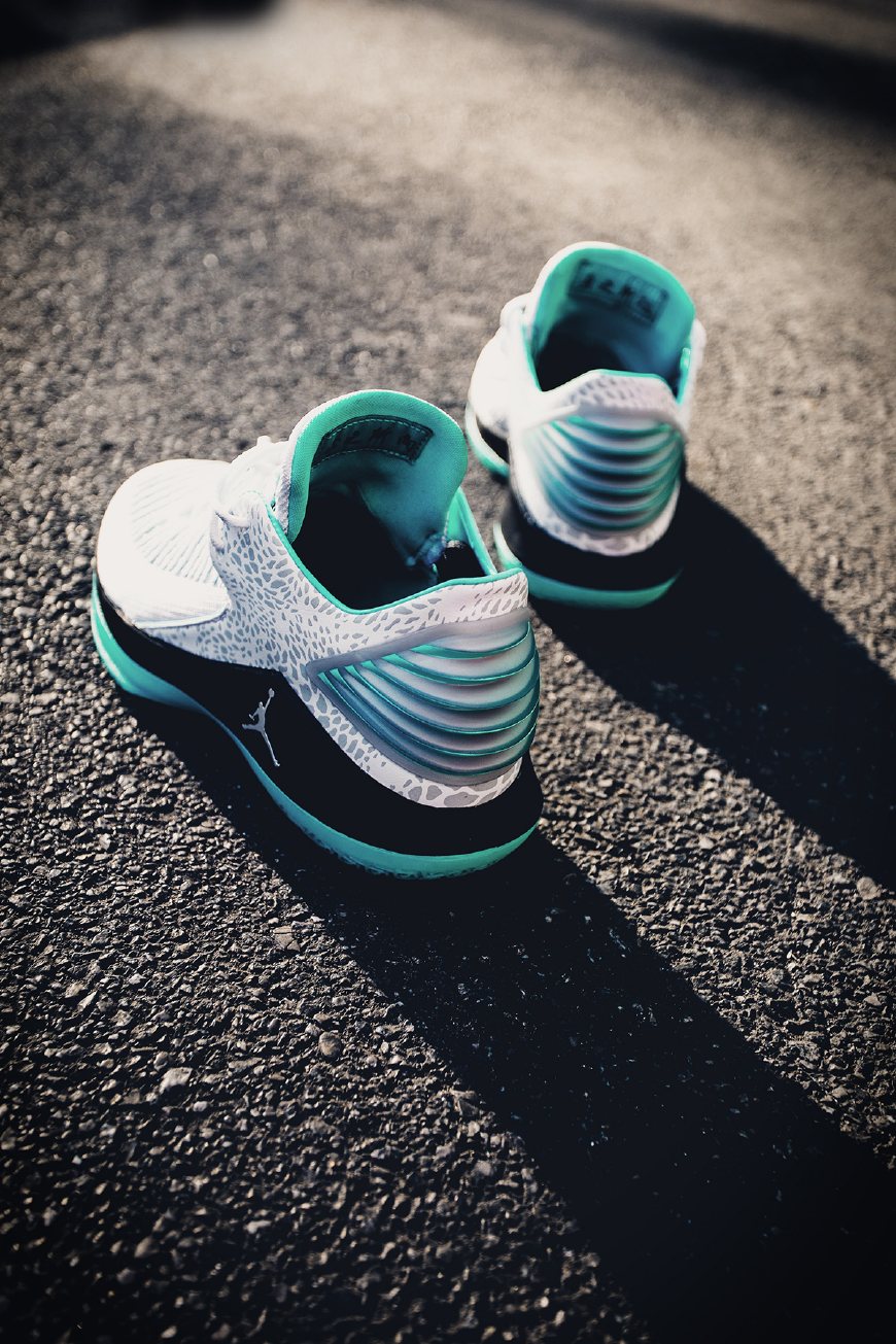 aj32郭艾伦鞋身内侧图,郭艾伦签名球鞋aj33