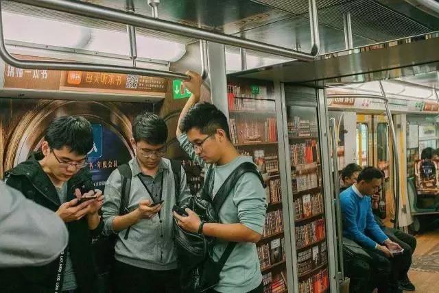 各地地铁魔性广告,脑洞大开的广告根本猜不出