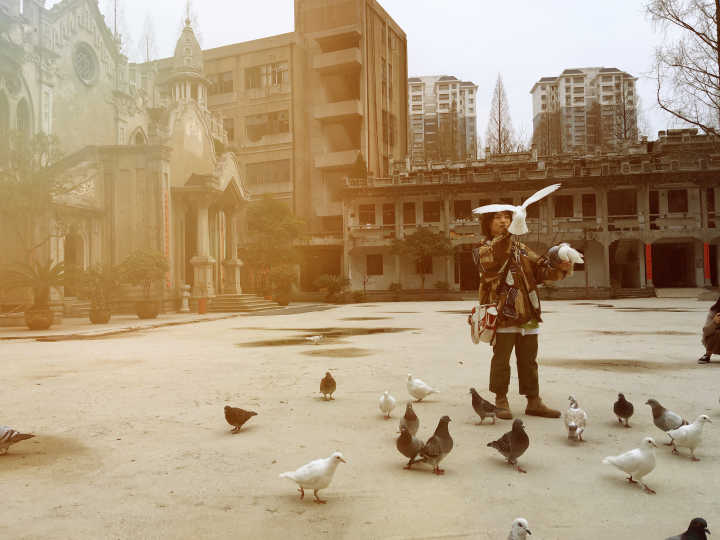 愿你眼里充满阳光笑里全是坦荡,愿你眼里装着太阳