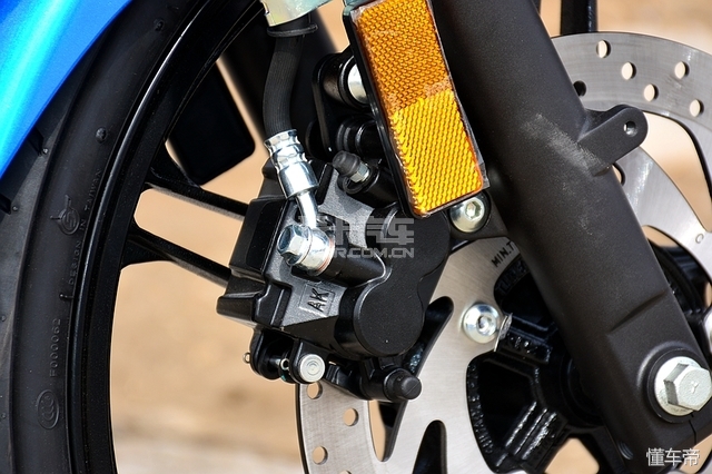 雅马哈飞致ys250中缸掉漆,雅马哈ys250摩托车