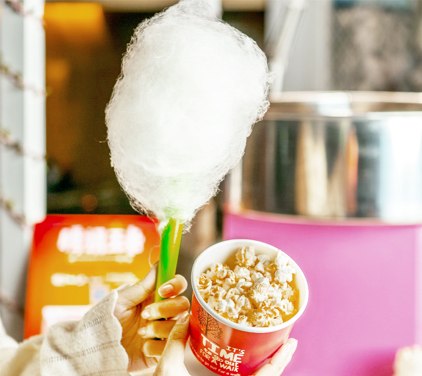 骰王免单！魔都首家粉色轰趴馆来啦，还是思聪、sky开的！