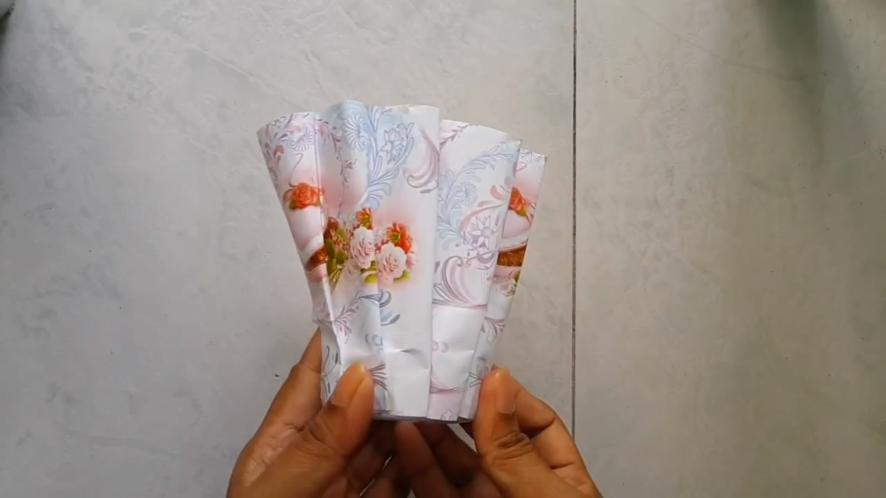 废物利用塑料瓶做笔筒简单超好看,塑料瓶废物再利用手工笔筒