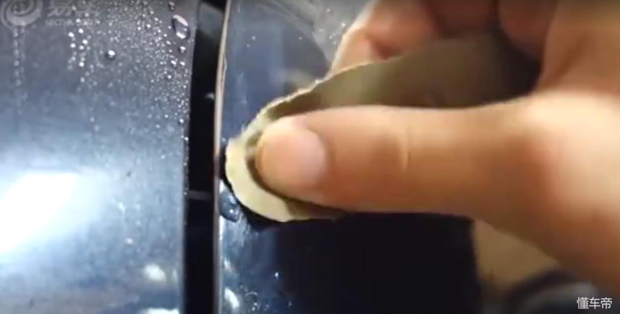 车刮了大面积掉漆怎么修复,用车维修小妙招