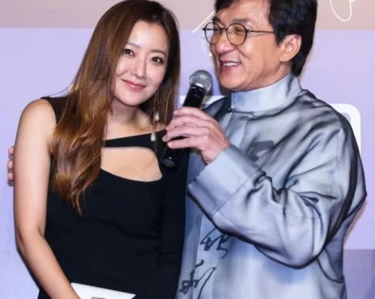 范冰冰和成龙的吻戏,范冰冰成龙小动作