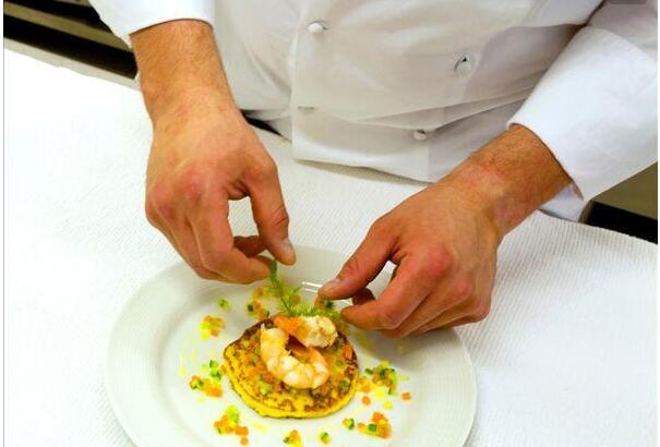 婆婆照顾儿媳月子责怪不给饭吃,婆婆照顾孕妇做饭特别难吃