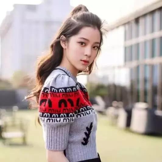 欧阳娜娜迪丽热巴红毯视频,欧阳娜娜迪丽热巴穿衣搭配