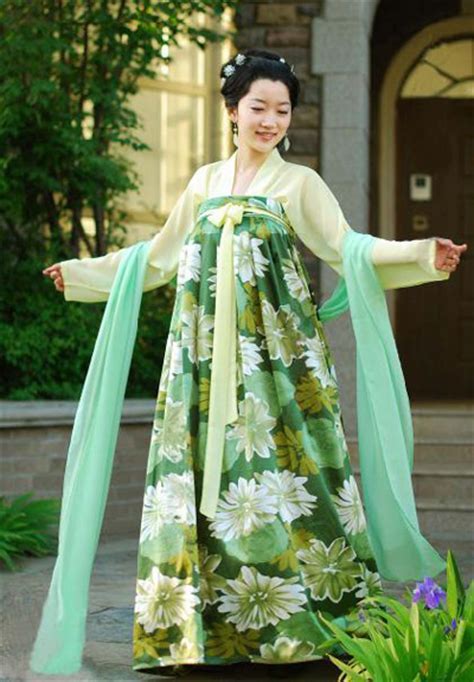 汉服与普通衣服有哪些不同,汉服是中国最美的衣服吗