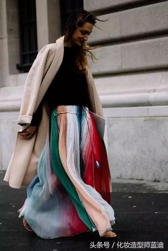 梨形身材穿百褶裙和伞裙哪个显瘦,百褶裙胖mm显瘦遮肉中长款