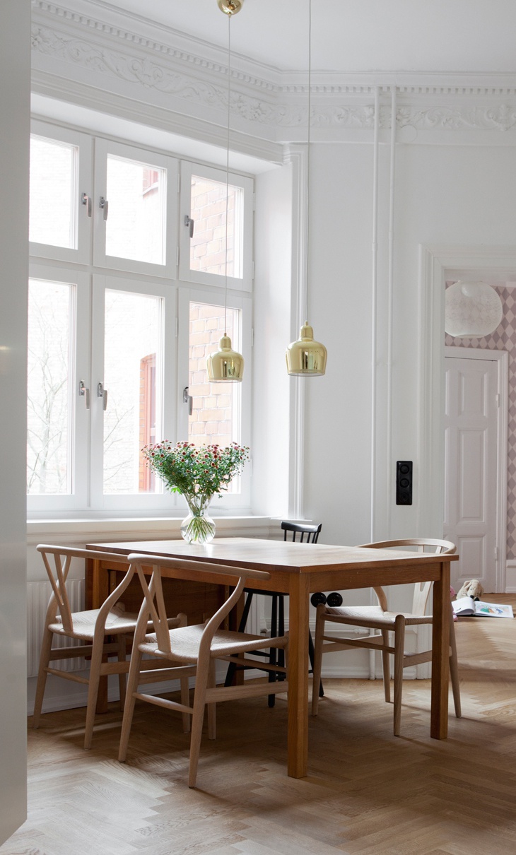 买餐桌圆的好还是方的好,实木餐桌要不要买有玻璃的