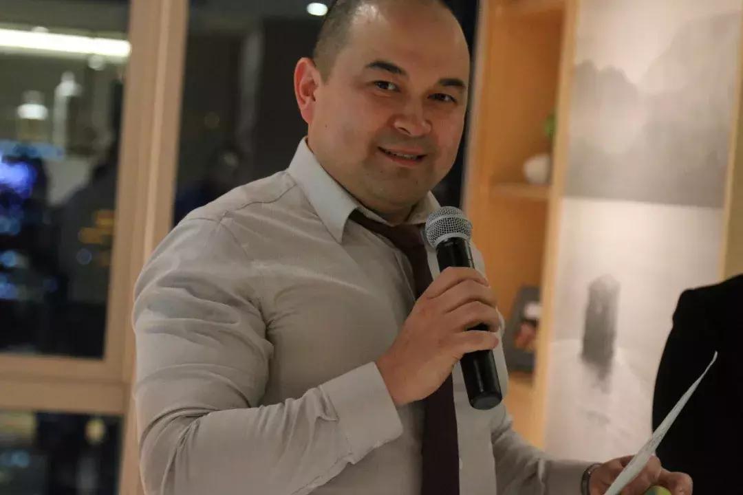 从借钱上学,到坐拥五家公司,这位俄罗斯小哥简直开了挂