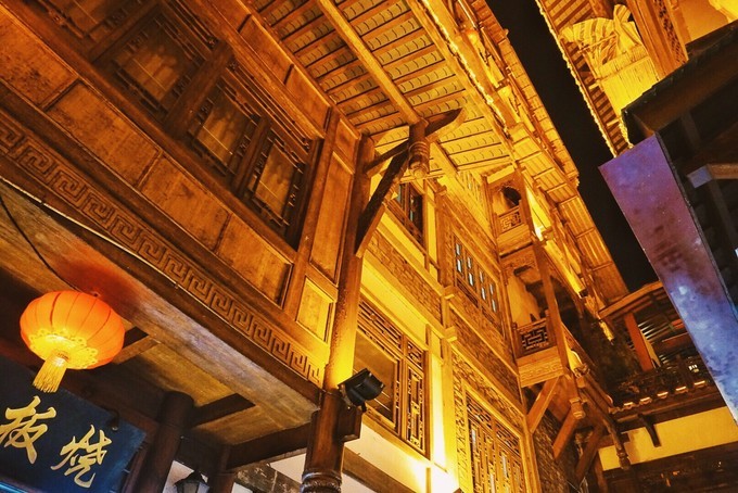 重庆是个美丽的山城,重庆去感受你走过的路