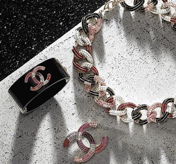 用了阿玛尼之后长痘,阿玛尼和ysl哪个好