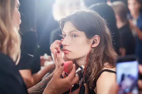 为什么你上妆一直达不到理想效果？也许是这些地方出了错