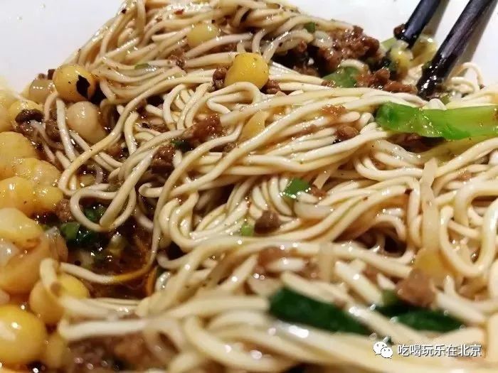 这么low的店，竟然这么多人抢着去吃