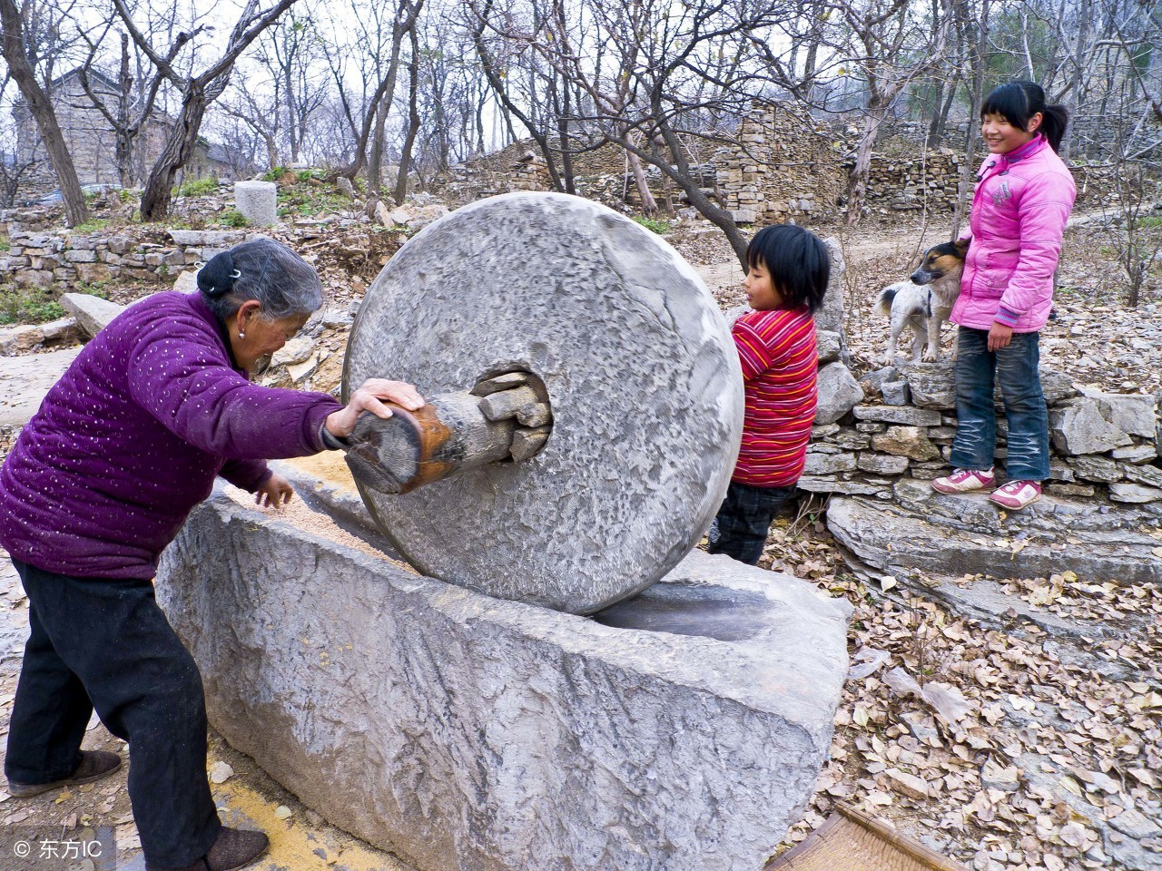 老祖宗说一人不进庙二人不看井,农村一人不进庙的俗语
