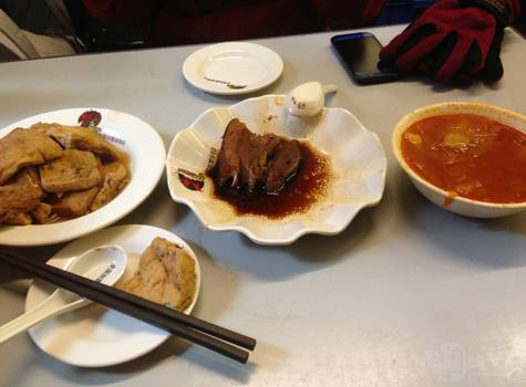 门口全是豪车的小店,门口全是豪车