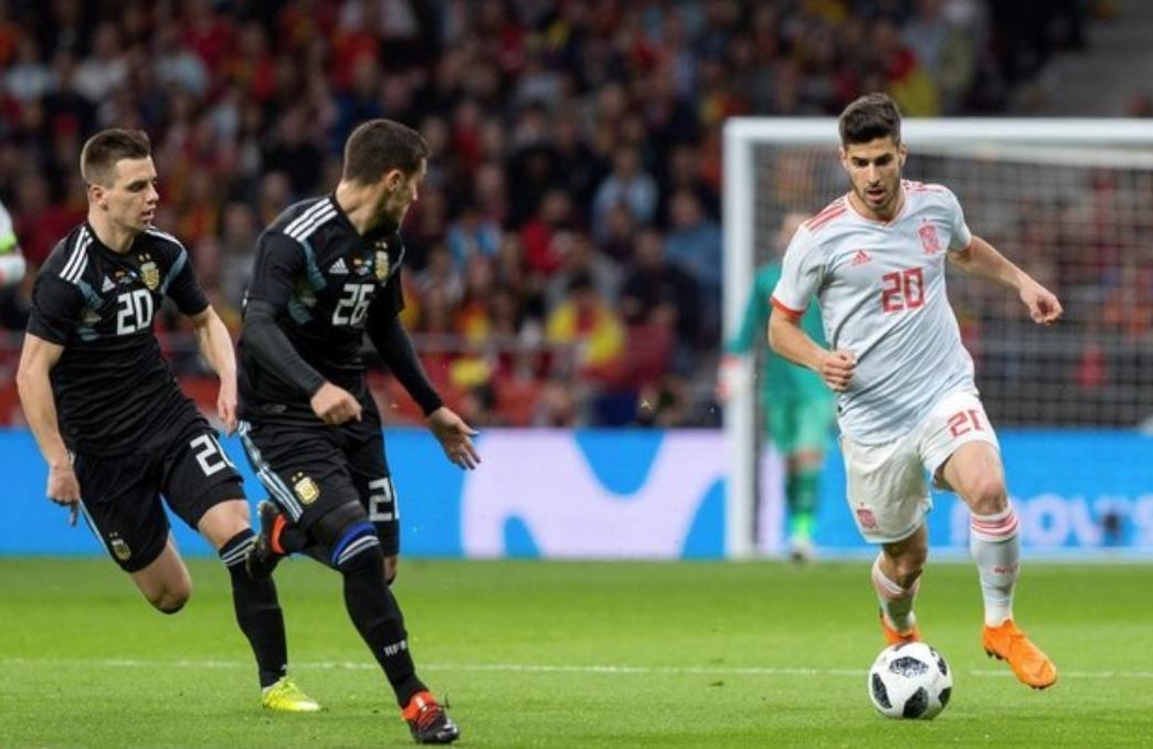 西班牙6比1狂胜阿根廷，中国球迷犀利点评！