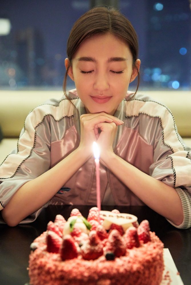 王丽坤穿搭图片大全,32岁的王丽坤近照