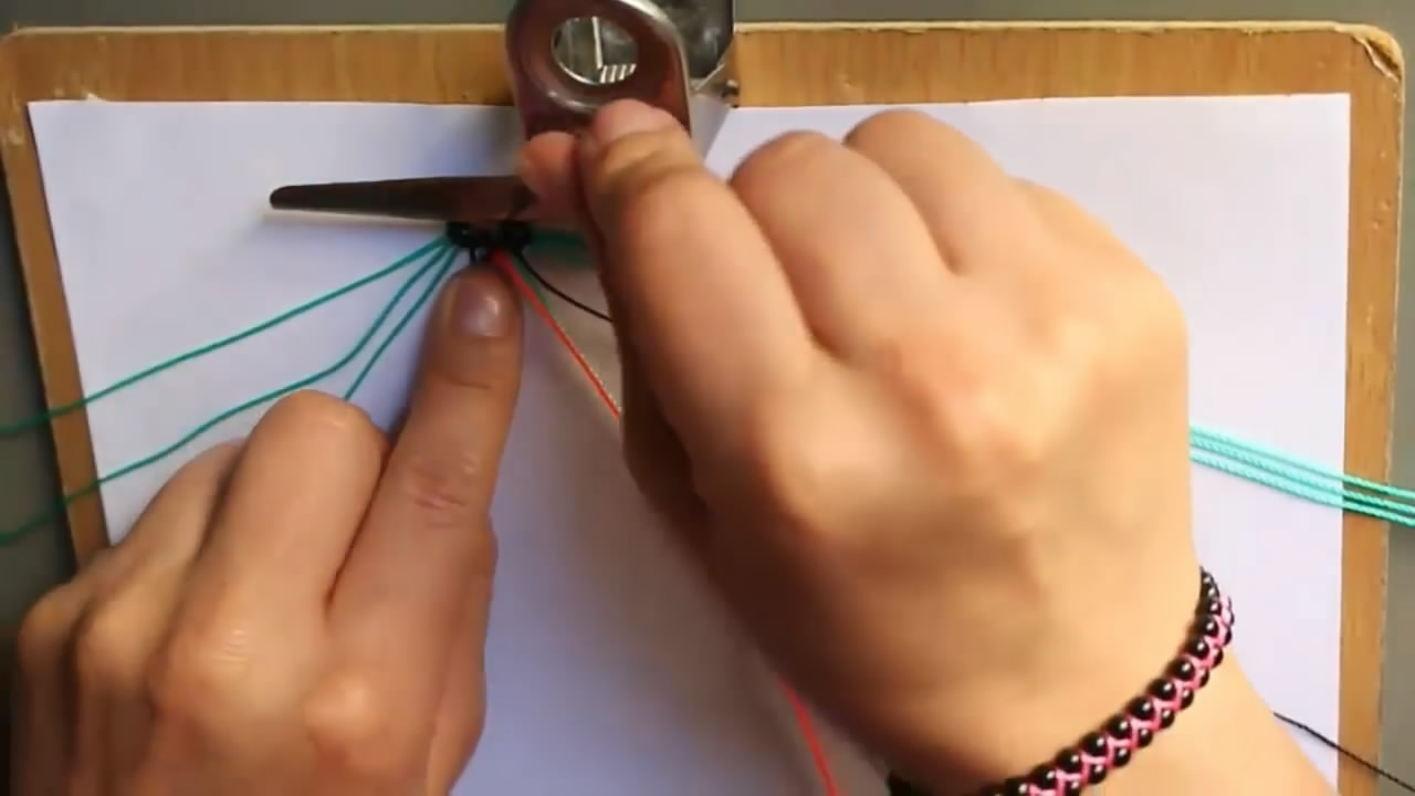 银珠子手链编织女款2022年新款,72号玉线手链简单编织方法大全