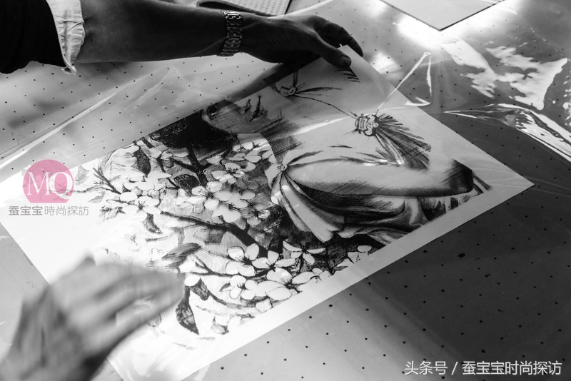 迷彩丝影-专访法国丝印大师VeroniqueFremy盛放法国的东土之花